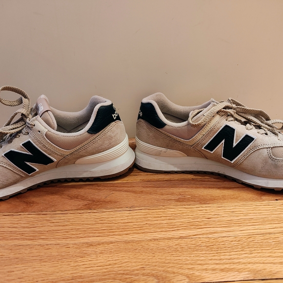 New Balance 574 Men's Beige and Black Sneakers Size 9 Men's, 10.5 Women's - Picture 2 of 9